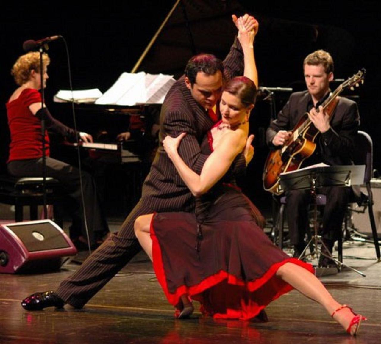 Pin by Clara on Birthday wallpaper | Tango dancers, Last tango, Tango ...