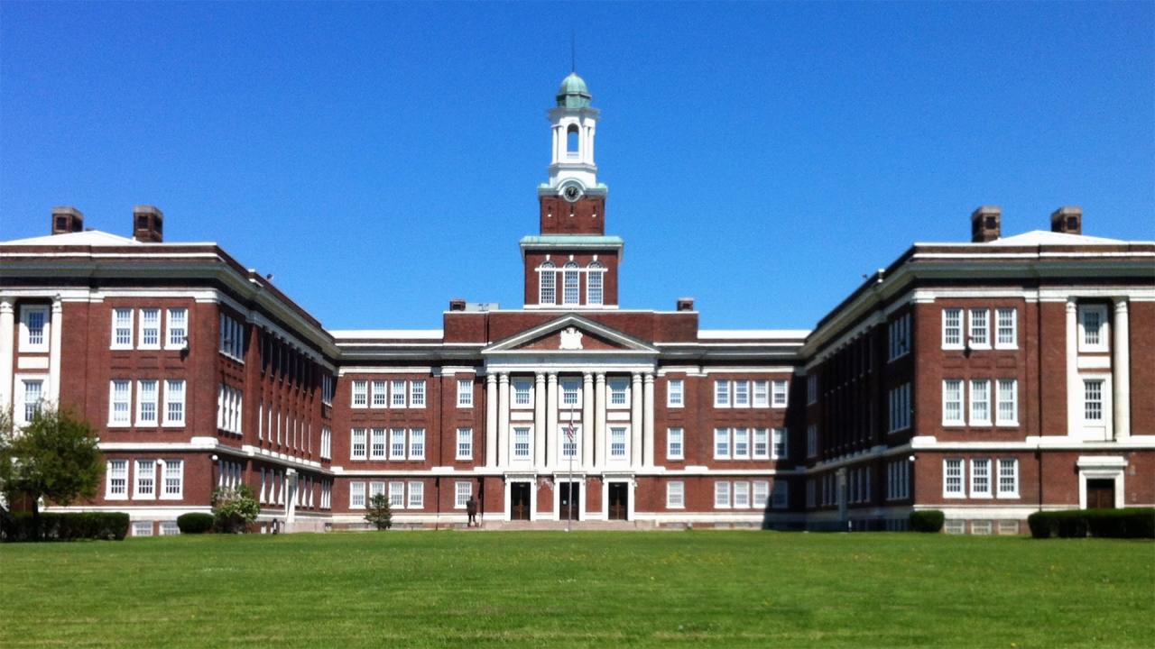 Watch The Top 20 Most Beautiful Public High Schools in America ...